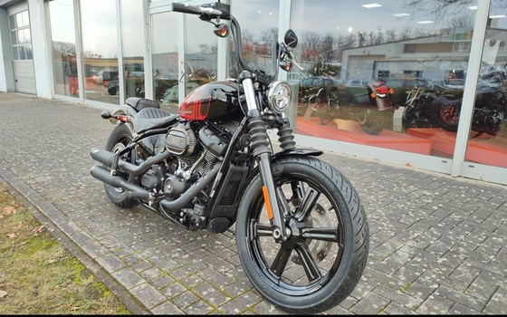 Gebrauchtmotorrad Harley-Davidson Softail Street Bob 114 FXBBS - Bild 3