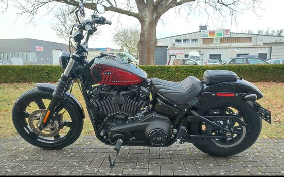 Gebrauchtmotorrad Harley-Davidson Softail Street Bob 114 FXBBS - Bild 6