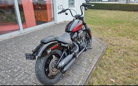 Gebrauchtmotorrad Harley-Davidson Softail Street Bob 114 FXBBS - Bild 9