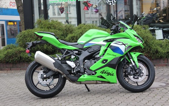 Neufahrzeug Kawasaki Ninja ZX-4RR - Bild 1