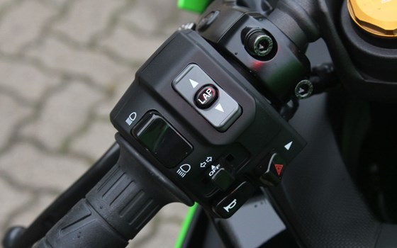 Neufahrzeug Kawasaki Ninja ZX-4RR - Bild 13