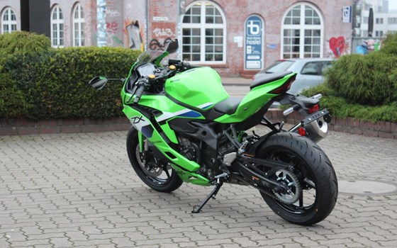 Neufahrzeug Kawasaki Ninja ZX-4RR - Bild 6