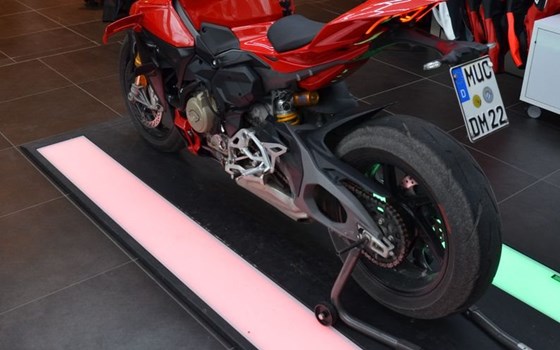 Gebrauchtmotorrad Ducati Streetfighter V4 S - Bild 11