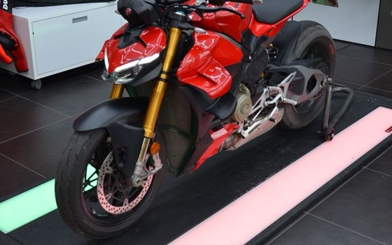 Gebrauchtmotorrad Ducati Streetfighter V4 S - Bild 4