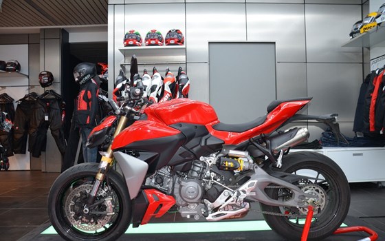 Gebrauchtmotorrad Ducati Streetfighter V2 - Bild 1
