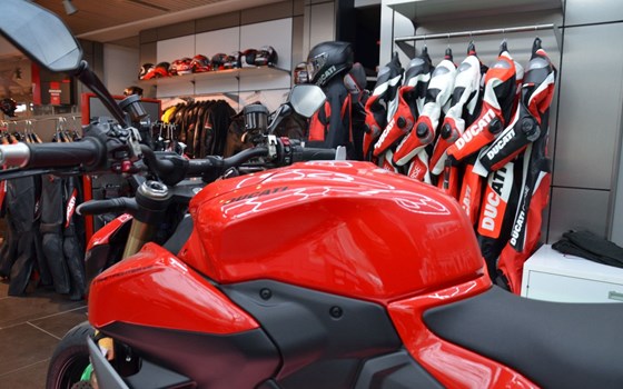 Gebrauchtmotorrad Ducati Streetfighter V2 - Bild 17