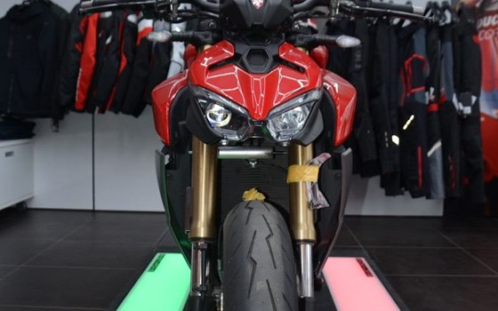 Gebrauchtmotorrad Ducati Streetfighter V2 - Bild 3