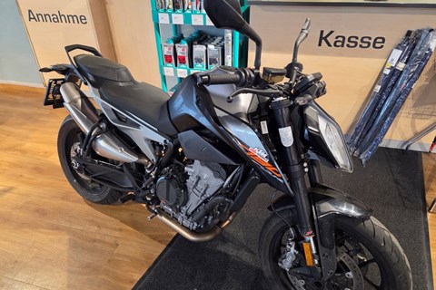 Naked Bikes bis 800ccm