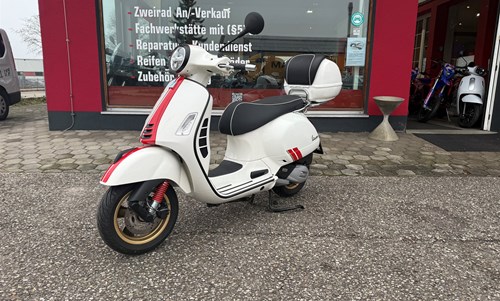 Vespa GTS 125 Racing Sixties