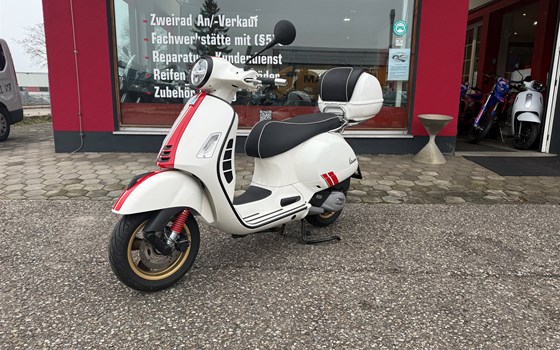 Gebrauchtmotorrad Vespa GTS 125 Racing Sixties - Bild 1