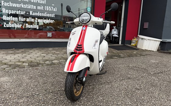 Gebrauchtmotorrad Vespa GTS 125 Racing Sixties - Bild 2