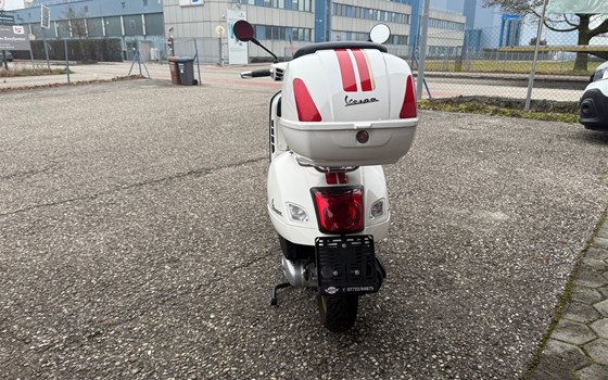 Gebrauchtmotorrad Vespa GTS 125 Racing Sixties - Bild 6