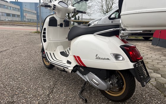 Gebrauchtmotorrad Vespa GTS 125 Racing Sixties - Bild 8