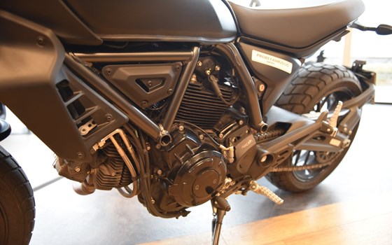 Gebrauchtmotorrad Ducati Scrambler Icon Dark - Bild 2