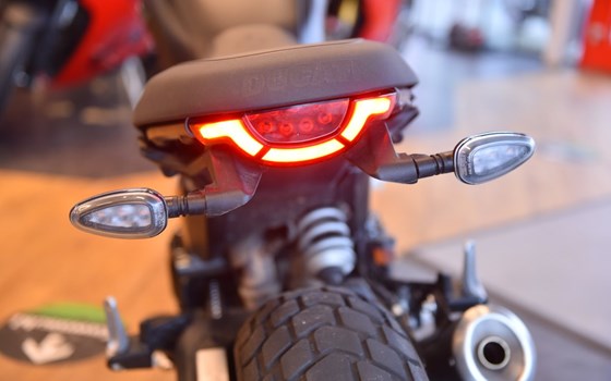 Gebrauchtmotorrad Ducati Scrambler Icon Dark - Bild 7