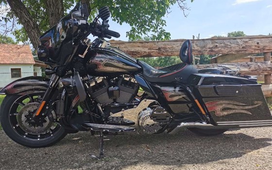 Gebrauchtmotorrad Harley-Davidson CVO FLHTCUSE Ultra Classic Electra Glide - Bild 12