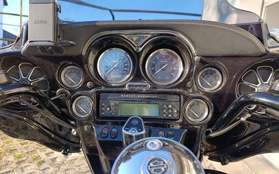 Gebrauchtmotorrad Harley-Davidson CVO FLHTCUSE Ultra Classic Electra Glide - Bild 4