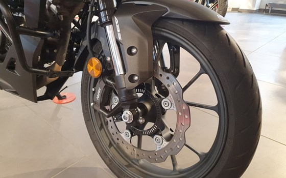 Gebrauchtmotorrad Honda CB125R - Bild 7