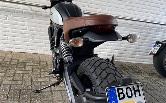 Gebrauchtmotorrad Ducati Scrambler Icon Dark - Bild 5