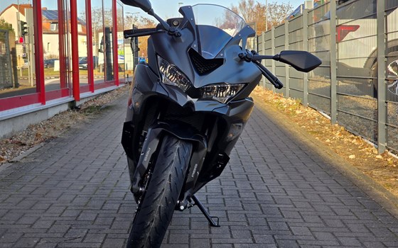 Neufahrzeug Kawasaki Ninja ZX-4RR - Bild 7