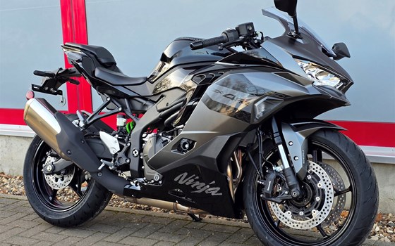 Neufahrzeug Kawasaki Ninja ZX-4RR - Bild 14