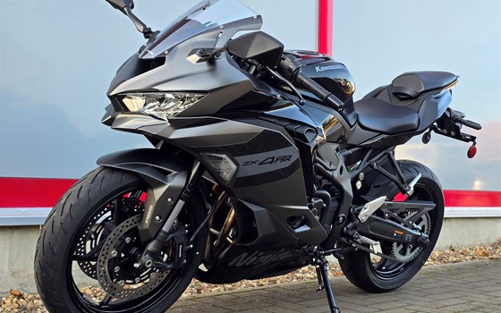 Neufahrzeug Kawasaki Ninja ZX-4RR - Bild 2