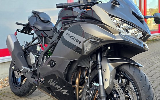 Neufahrzeug Kawasaki Ninja ZX-4RR - Bild 11