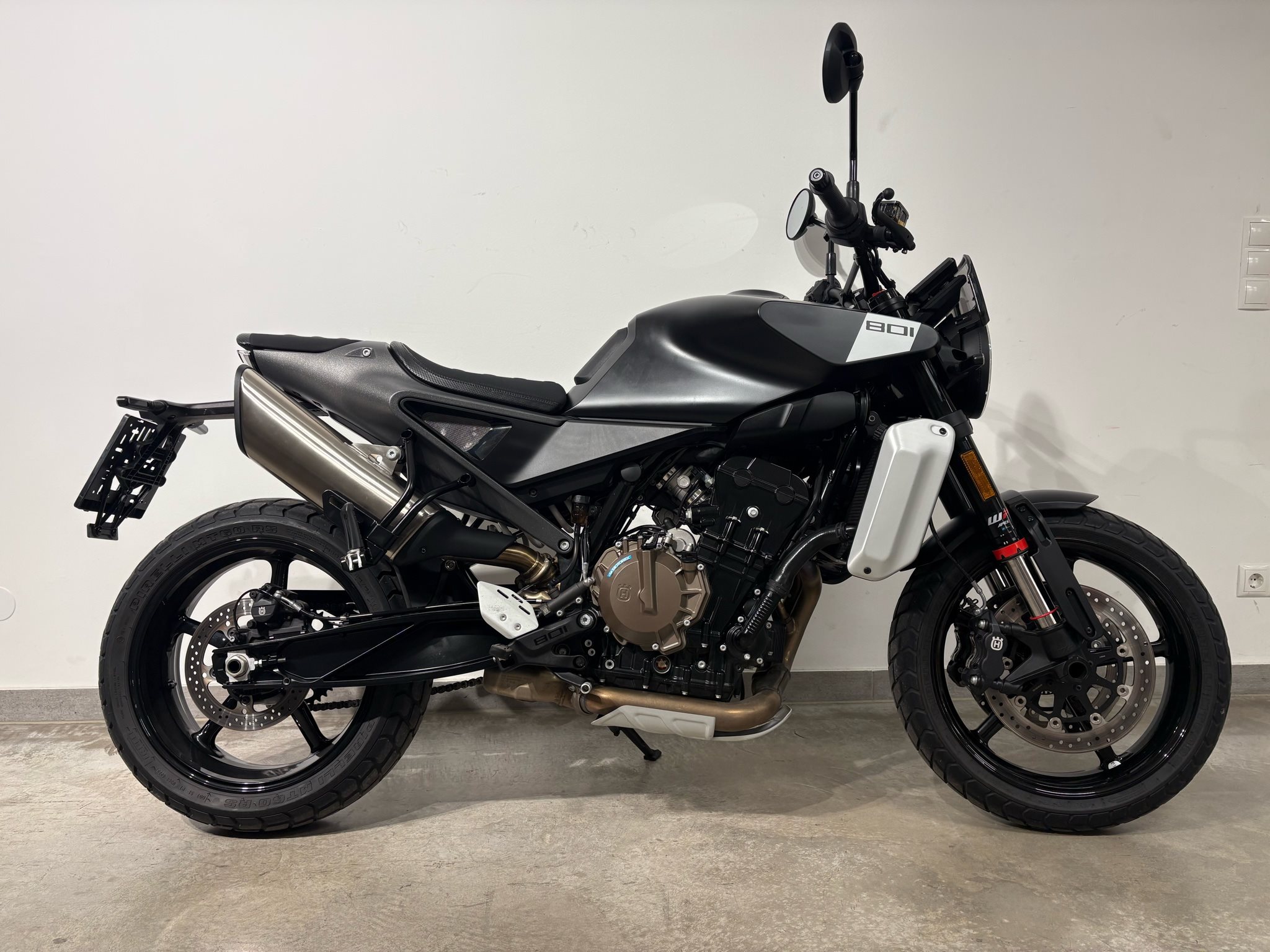 Husqvarna Svartpilen 801