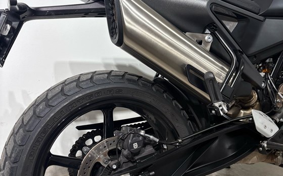 Gebrauchtmotorrad Husqvarna Svartpilen 801 - Bild 4