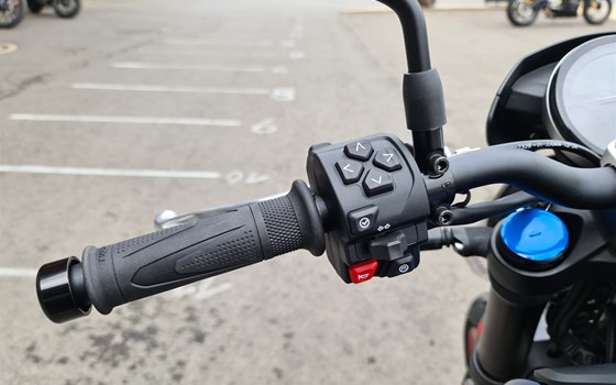 Gebrauchtmotorrad Triumph Trident 660 Triple Tribute - Bild 9