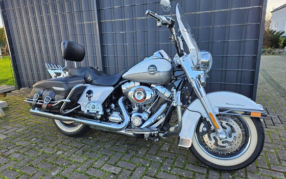 Gebrauchtmotorrad Harley-Davidson Road King Classic FLHRC - Bild 1