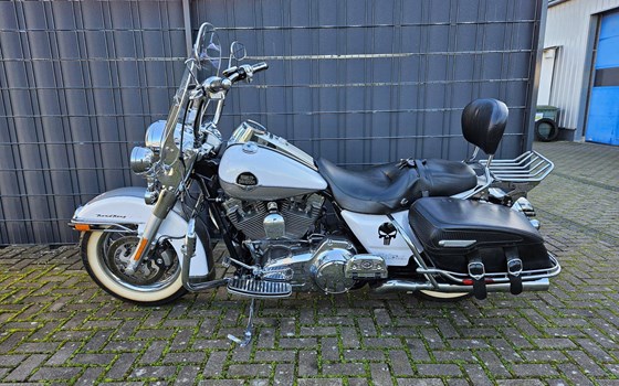 Gebrauchtmotorrad Harley-Davidson Road King Classic FLHRC - Bild 3