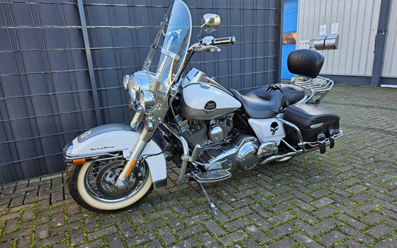 Gebrauchtmotorrad Harley-Davidson Road King Classic FLHRC - Bild 4