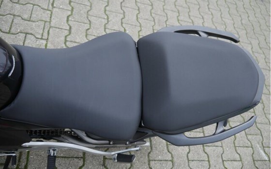 Gebrauchtmotorrad Kawasaki ER-6n - Bild 21