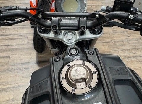 Neufahrzeug Husqvarna Svartpilen 125 - Bild 5