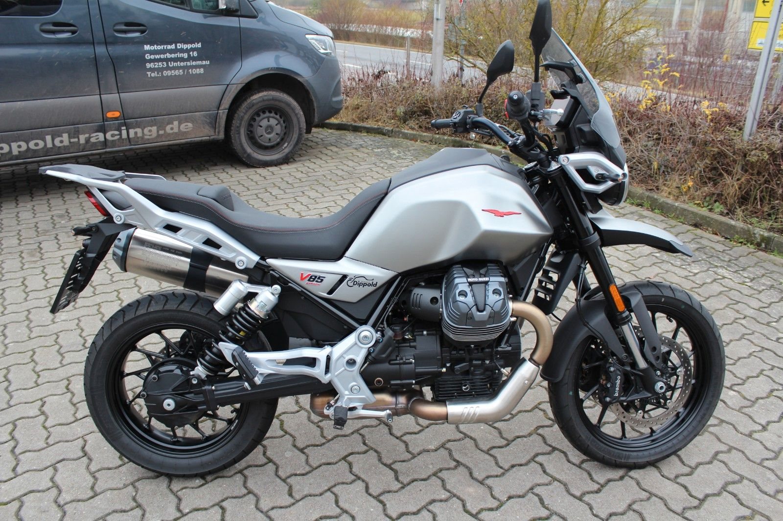 Moto Guzzi V85 Strada
