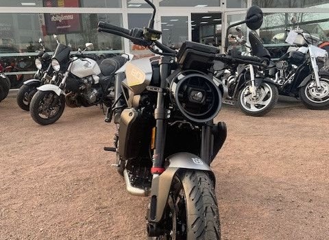 Gebrauchtmotorrad Husqvarna Vitpilen 801 - Bild 4