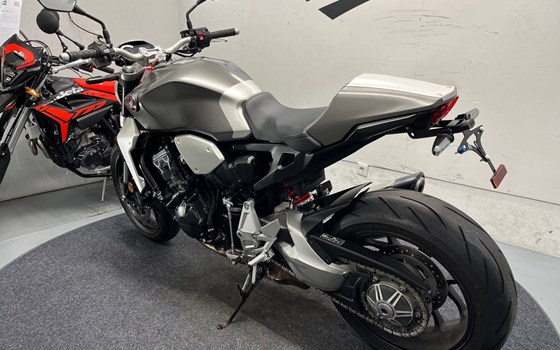 Gebrauchtmotorrad Honda CB 1000 R - Bild 5
