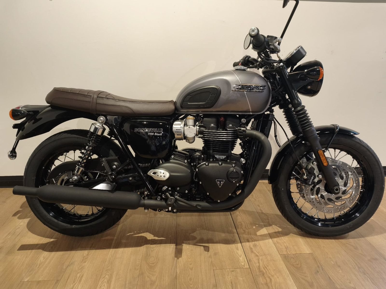 Triumph Bonneville T120 Black