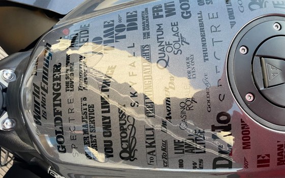 Gebrauchtmotorrad Triumph Speed Triple 1200 RR James Bond Edition - Bild 10