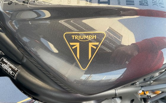 Gebrauchtmotorrad Triumph Speed Triple 1200 RR James Bond Edition - Bild 11