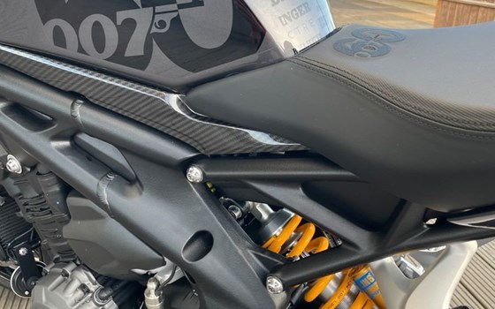 Gebrauchtmotorrad Triumph Speed Triple 1200 RR James Bond Edition - Bild 12