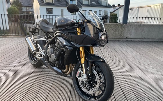 Gebrauchtmotorrad Triumph Speed Triple 1200 RR James Bond Edition - Bild 2