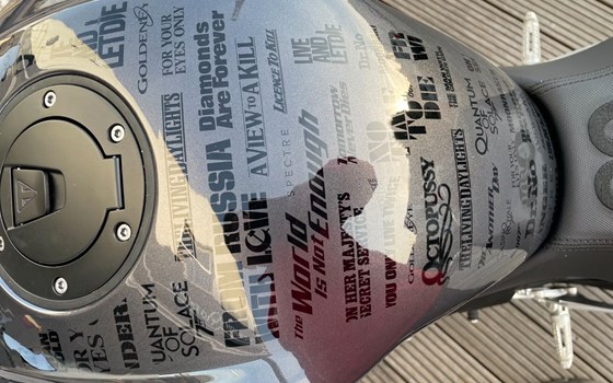 Gebrauchtmotorrad Triumph Speed Triple 1200 RR James Bond Edition - Bild 9