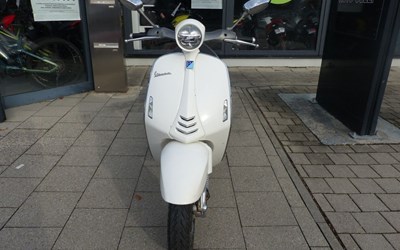Vespa 946
