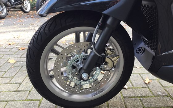 Neufahrzeug Piaggio Beverly 400 - Bild 11