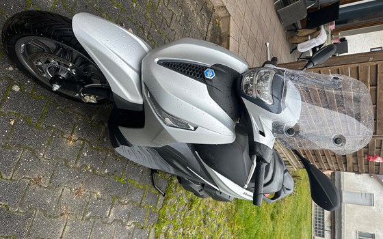 Gebrauchtmotorrad Piaggio Beverly 400 hpe - Bild 3