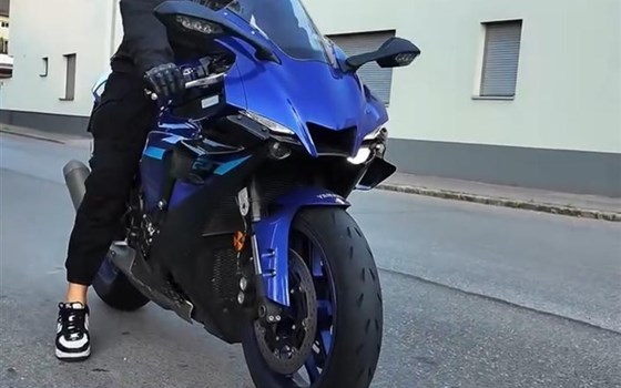 Gebrauchtmotorrad Yamaha YZF-R1SP - Bild 4