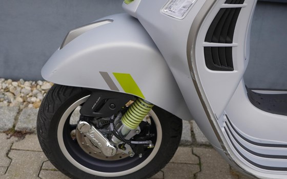 Gebrauchtmotorrad Vespa GTS 300 Super Tech - Bild 10