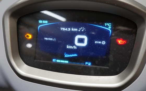 Gebrauchtmotorrad Vespa GTS 300 Super Tech - Bild 13